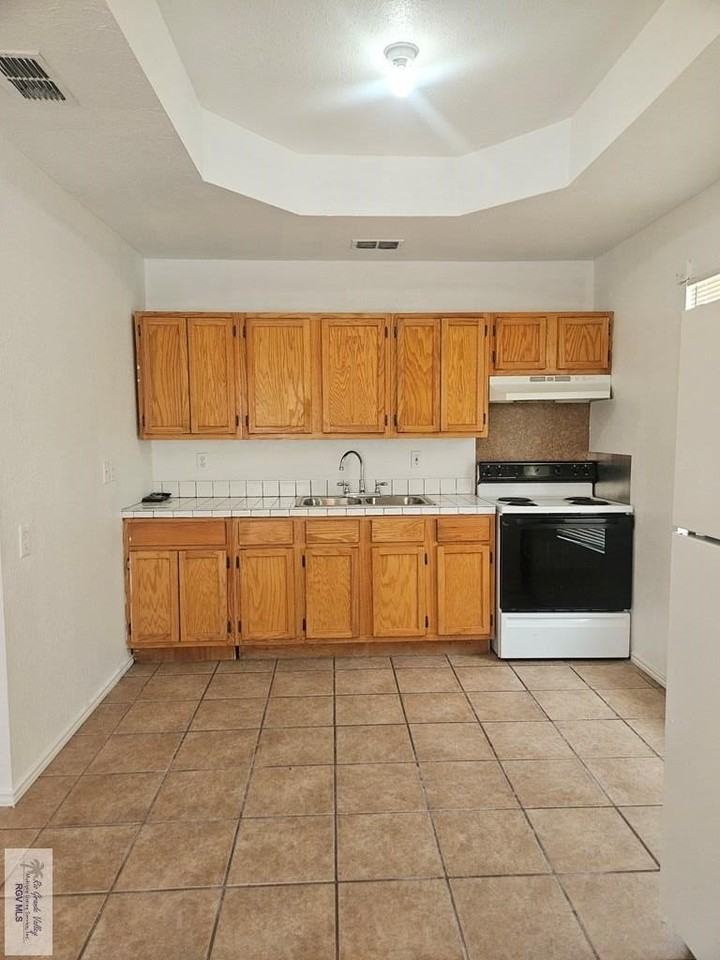 226 Camelia St #A - Photo 3 of 7