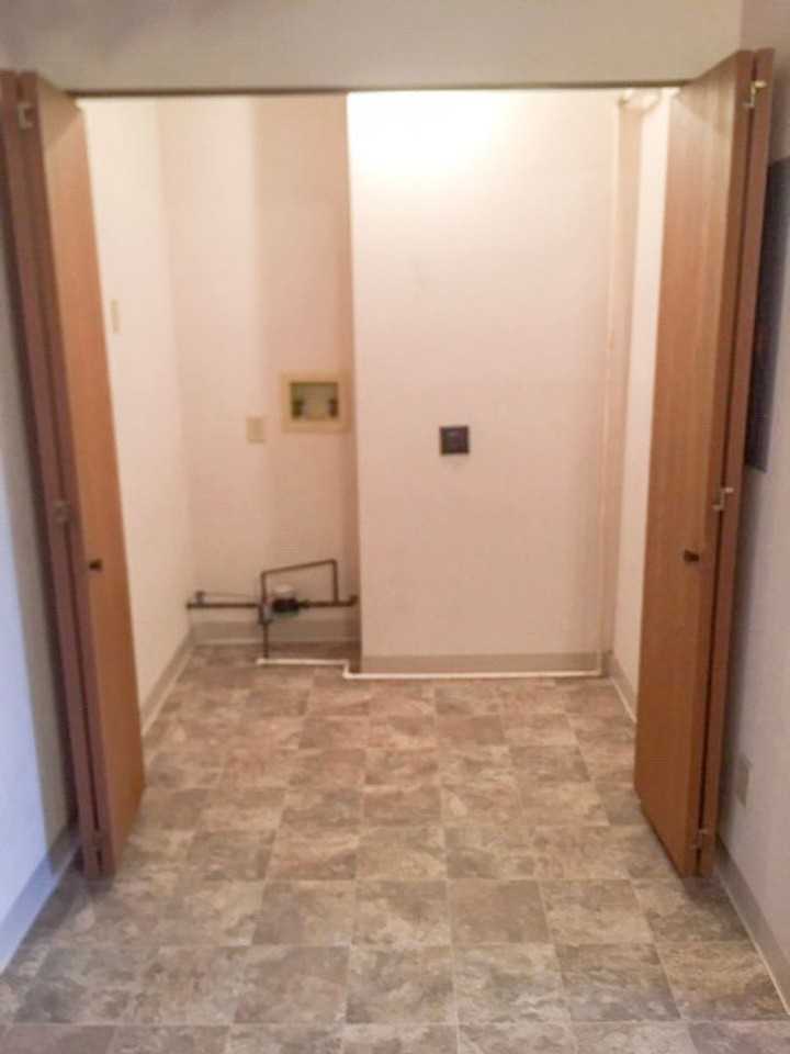 Southampton Apartments - Photo 3 of 12