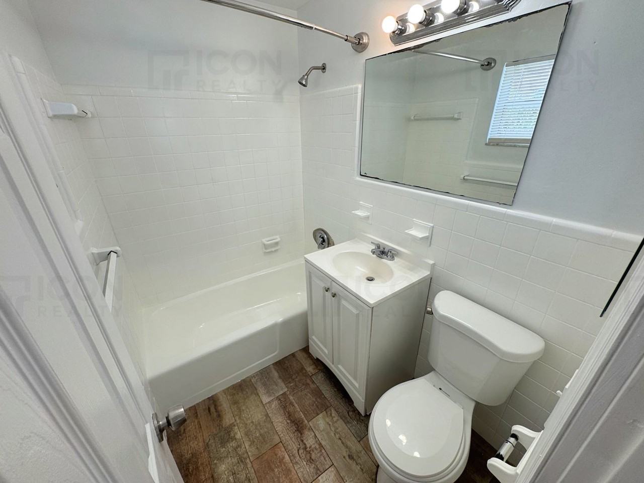 207 Se 4th Ave #W - Photo 5 of 5