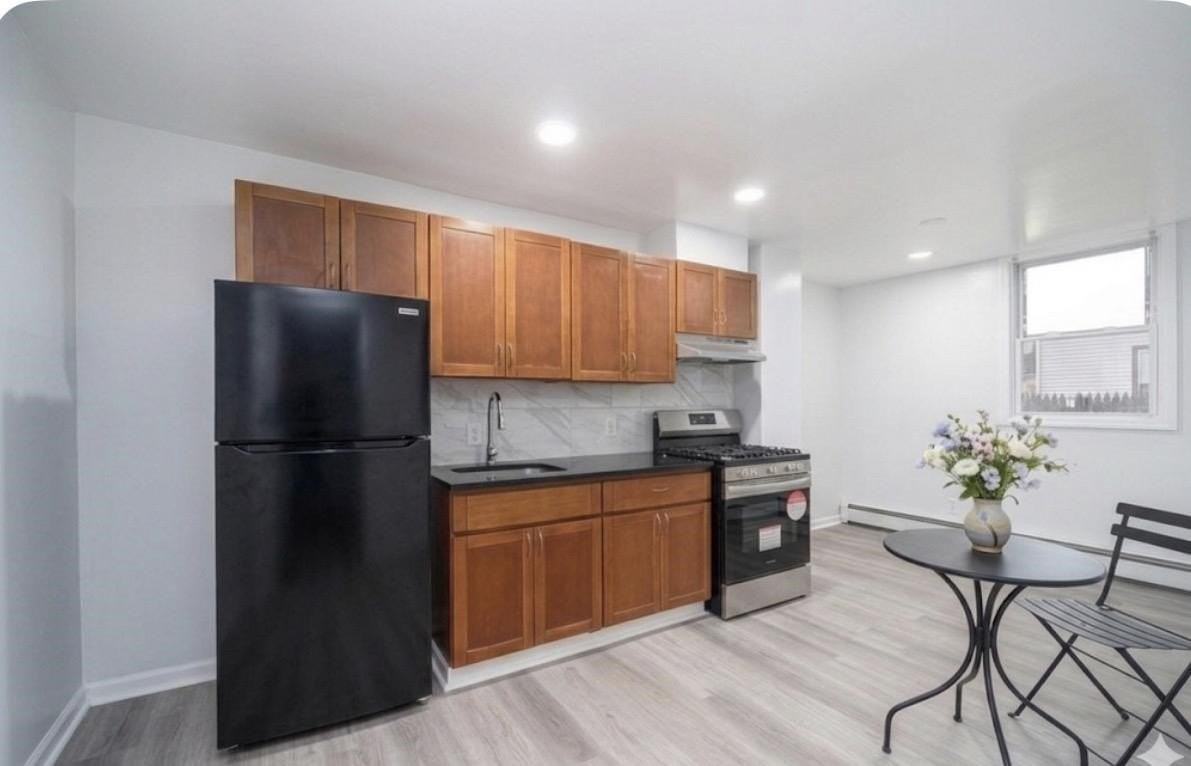365 Claremont Ave #1 - Photo 4 of 16