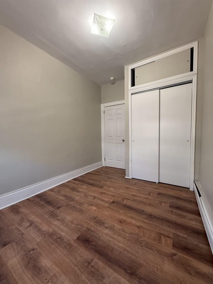 153 W 20th St - Photo 3 of 8
