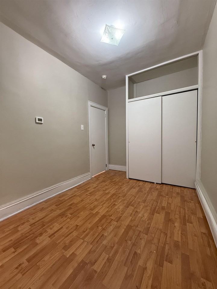 153 W 20th St - Photo 4 of 8