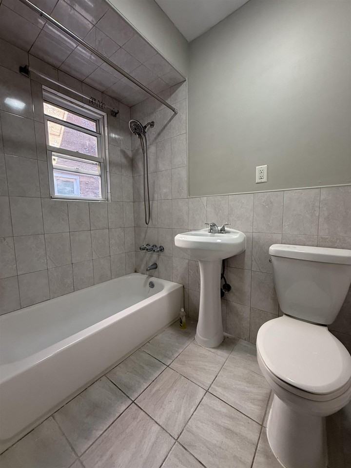 153 W 20th St - Photo 6 of 8