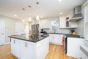 featured image of 118 W 46th St
