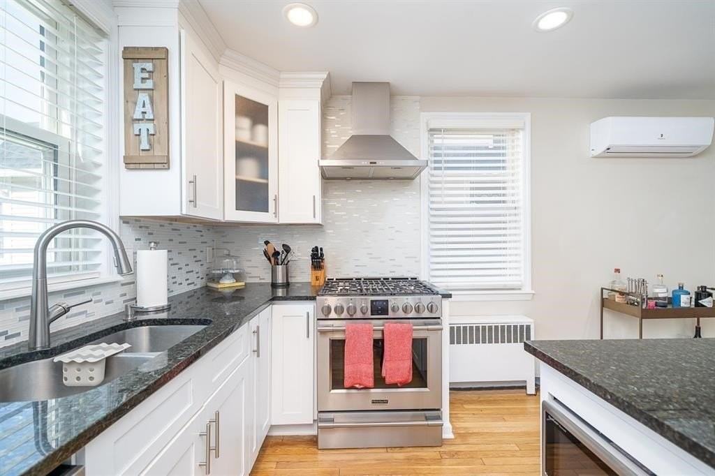 118 W 46th St - Photo 3 of 26