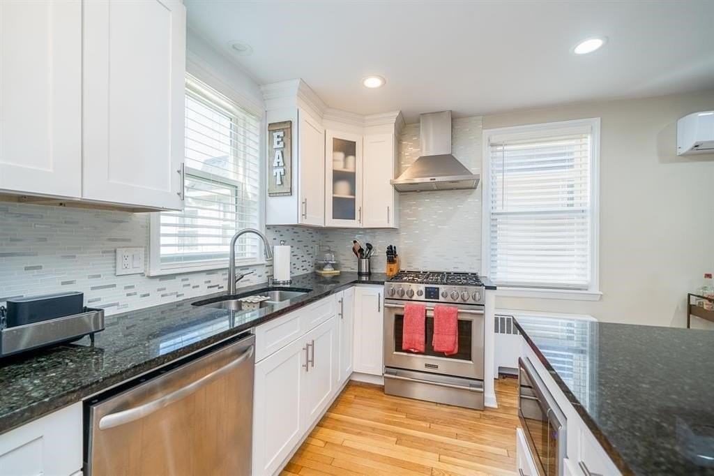 118 W 46th St - Photo 4 of 26