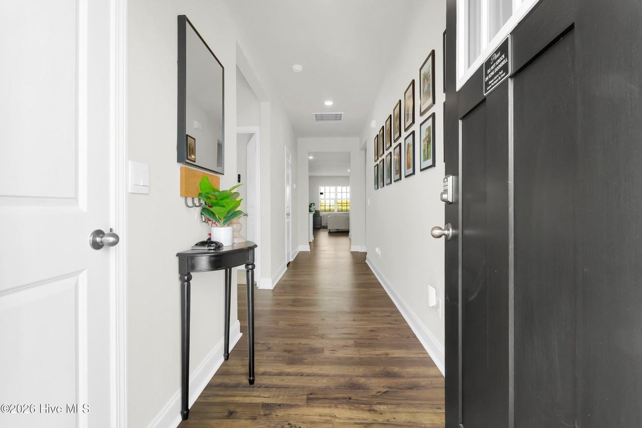 501 Dakota Ave - Photo 2 of 37