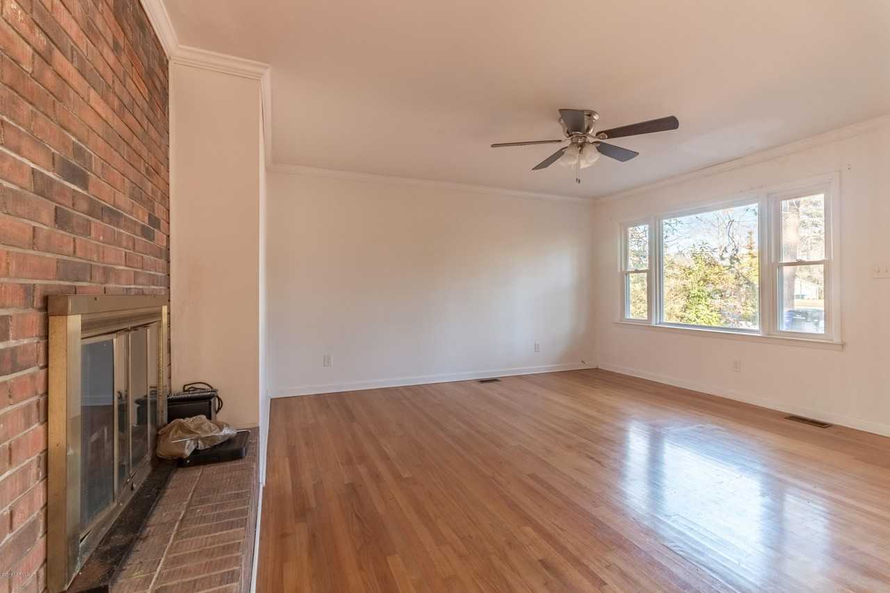 206 Marion Ct - Photo 3 of 15