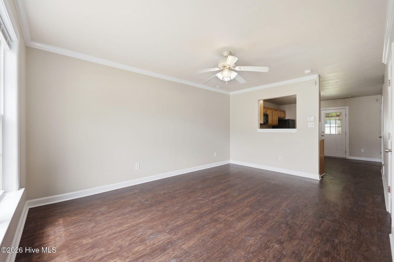 404 Springwood Dr - Photo 7 of 35