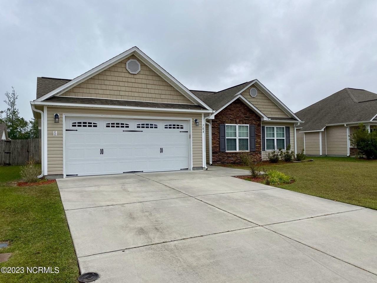 704 Radiant Dr - Photo 2 of 26