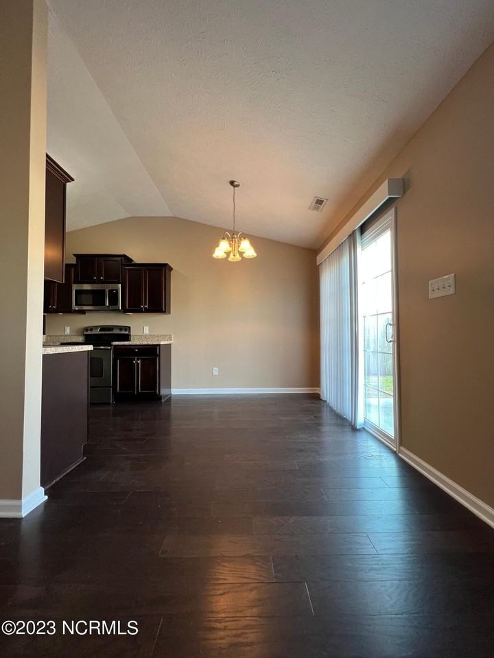 704 Radiant Dr - Photo 6 of 26
