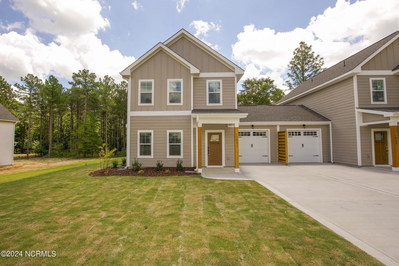 1021 Juniper Lake Rd - Photo 2 of 39