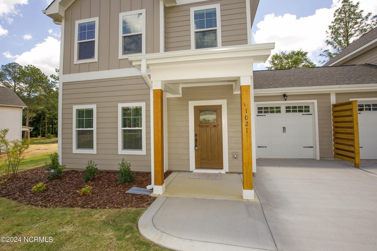 1021 Juniper Lake Rd - Photo 3 of 39
