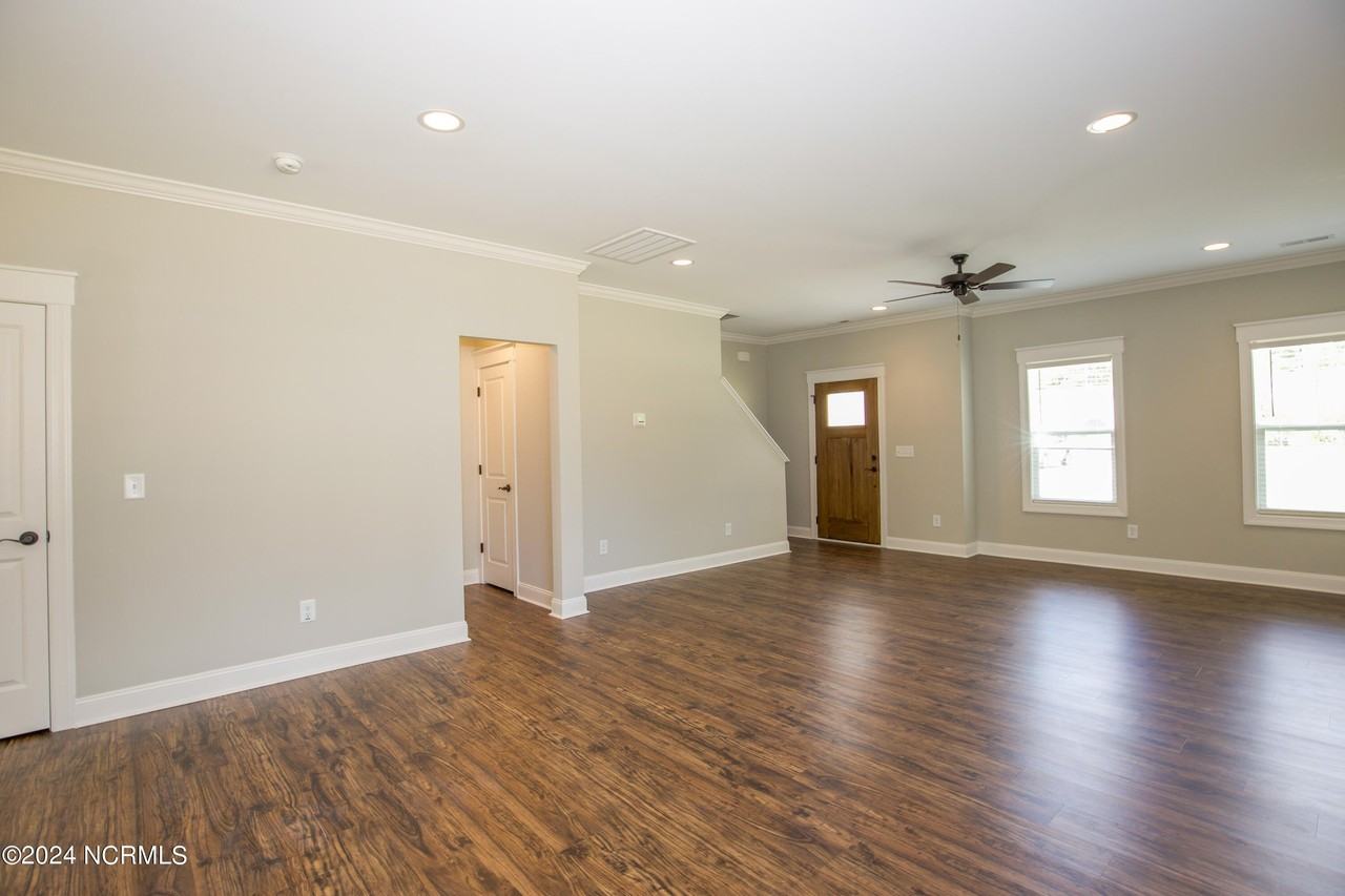 1021 Juniper Lake Rd - Photo 6 of 39