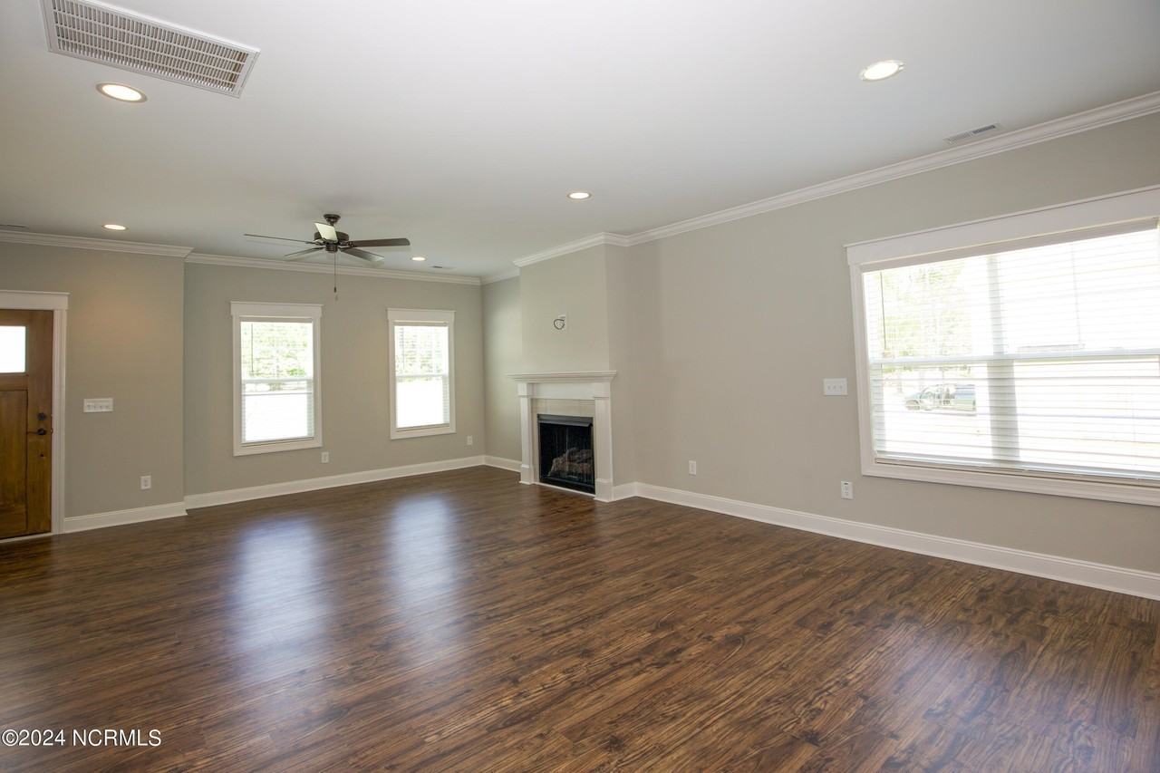1021 Juniper Lake Rd - Photo 7 of 39