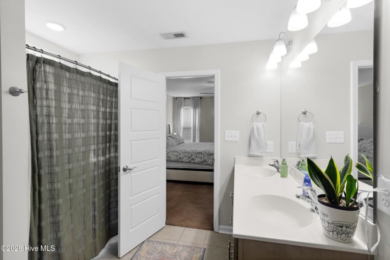 115 Grantham Pl - Photo 5 of 34