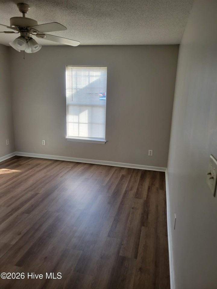 600 Hammock Ln #1 - Photo 3 of 16