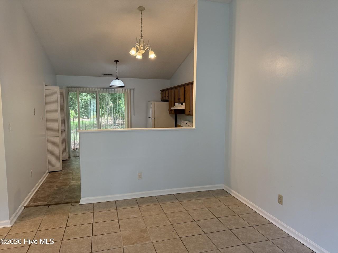 133 Twin Wood Dr - Photo 3 of 8