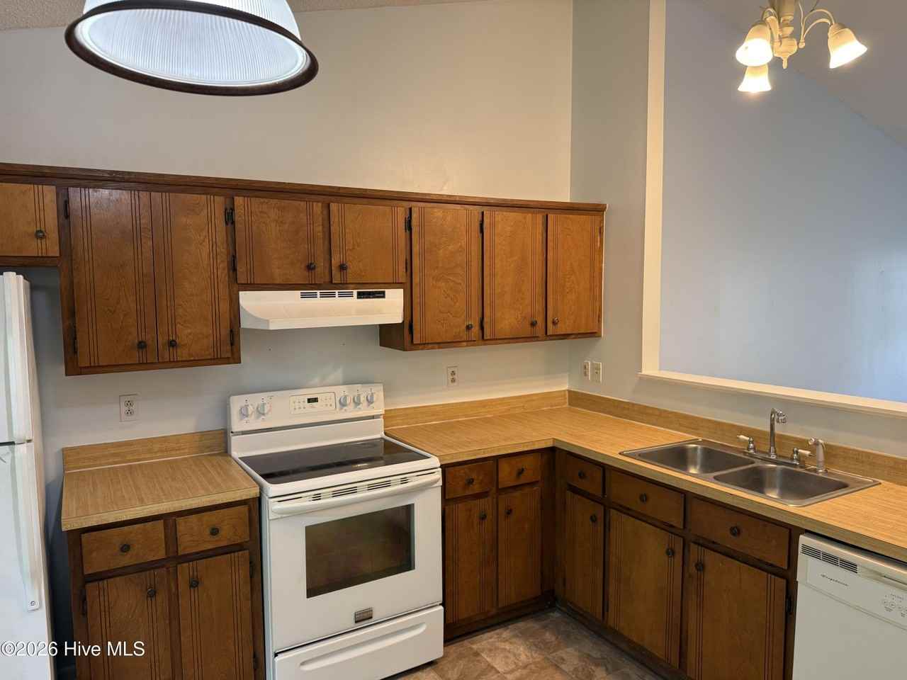 133 Twin Wood Dr - Photo 4 of 8