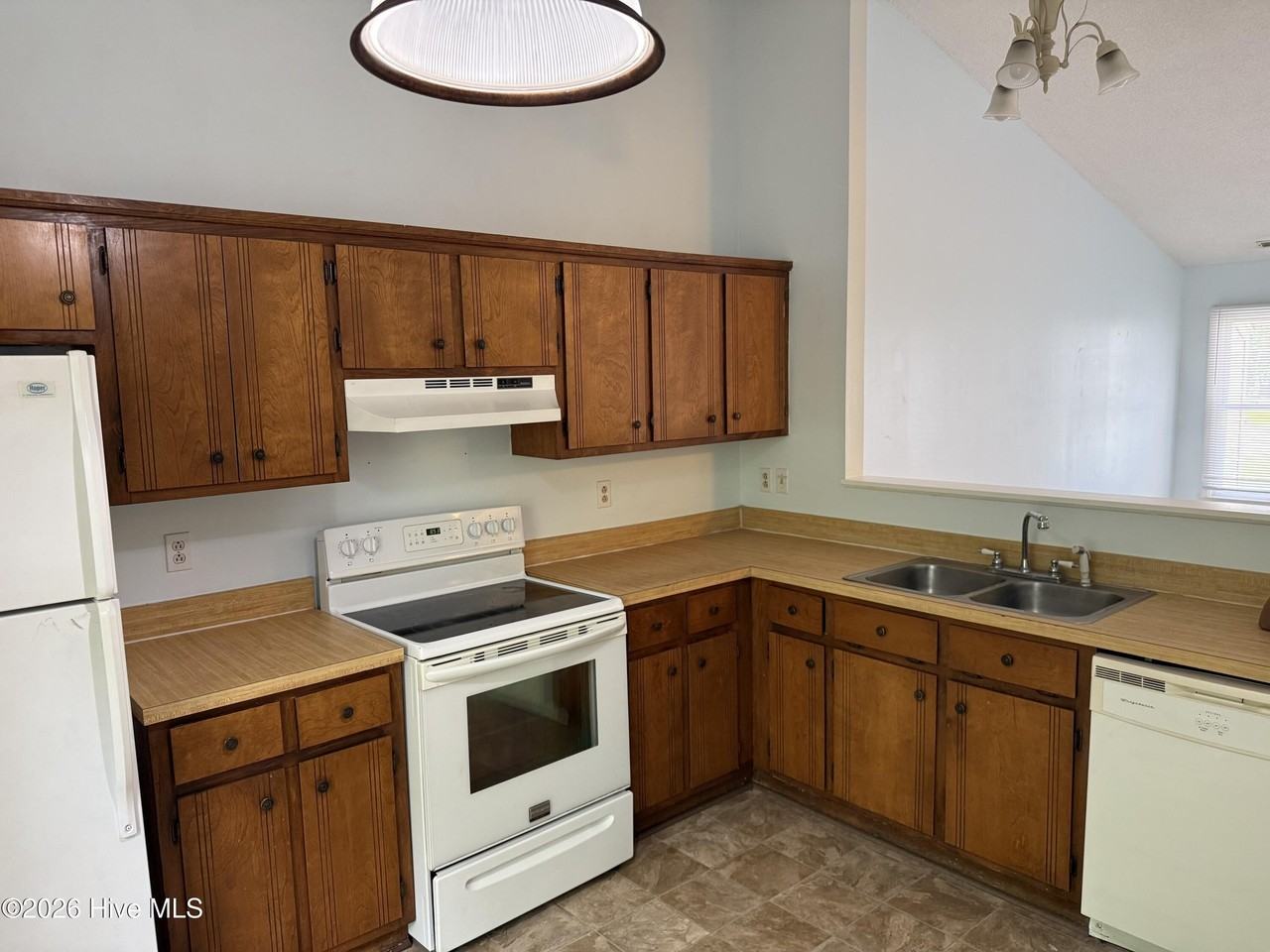 133 Twin Wood Dr - Photo 5 of 8