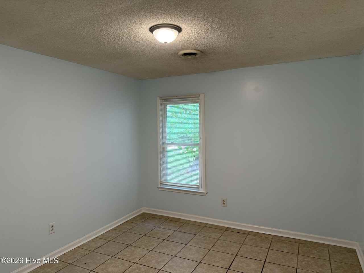 133 Twin Wood Dr - Photo 6 of 8