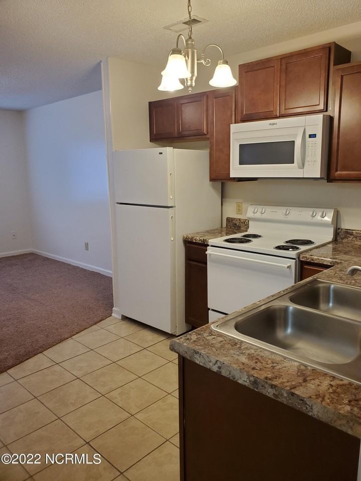 222 Easy St - Photo 2 of 9