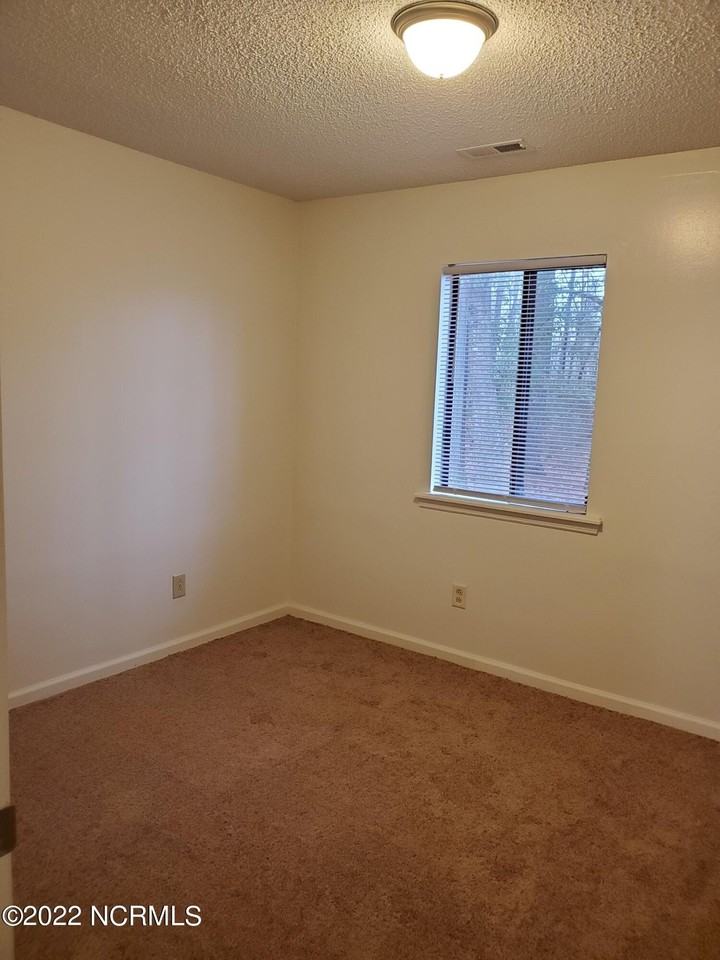 222 Easy St - Photo 5 of 9