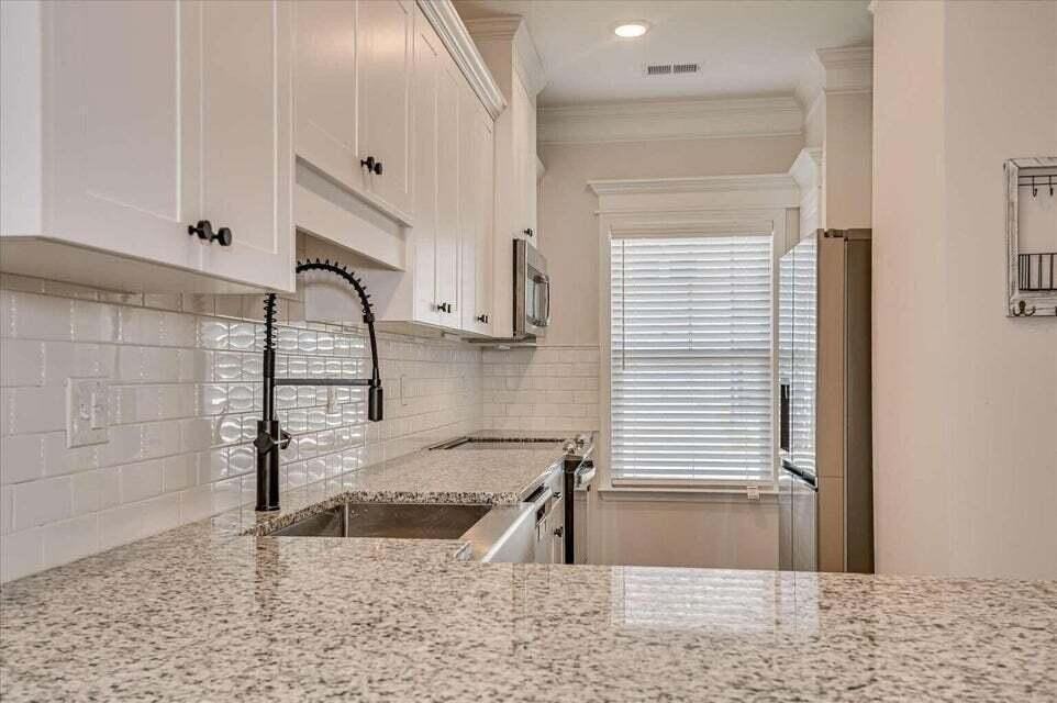 312 Sumac Trl - Photo 4 of 20