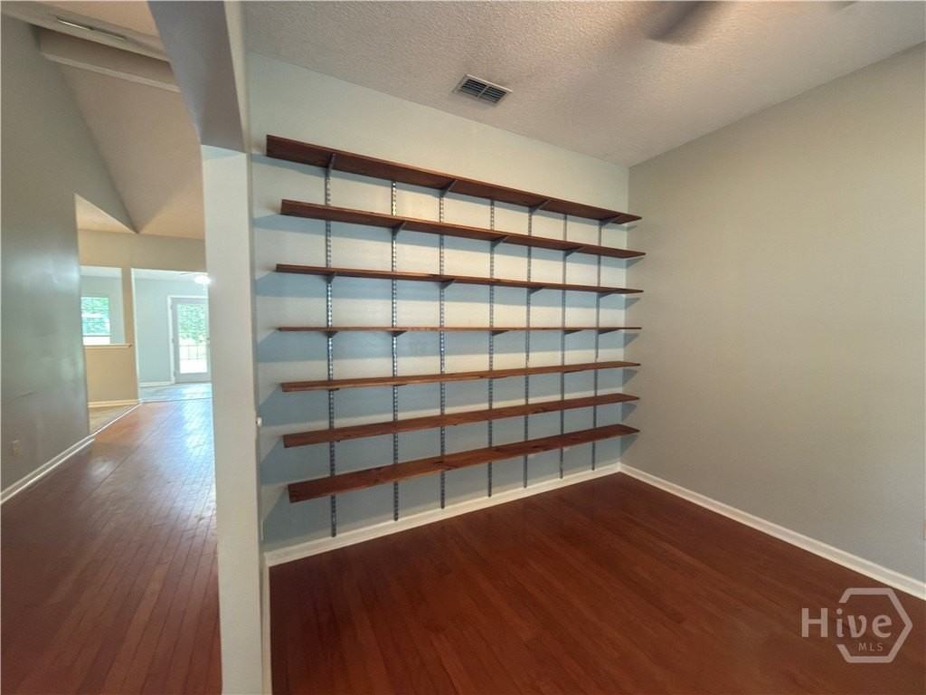 132 Marshview Dr - Photo 4 of 25