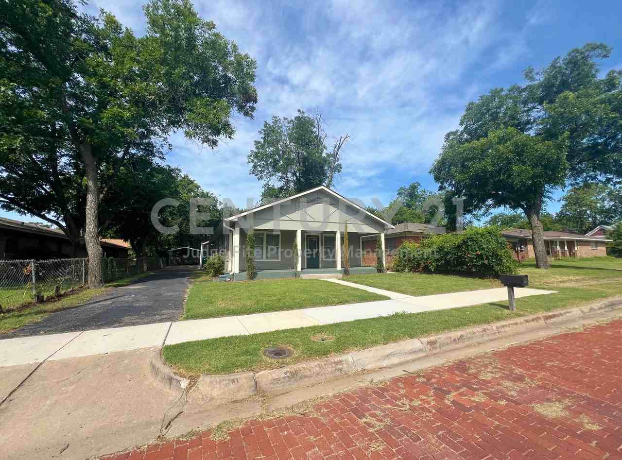 450 Everett St - Photo 2 of 21