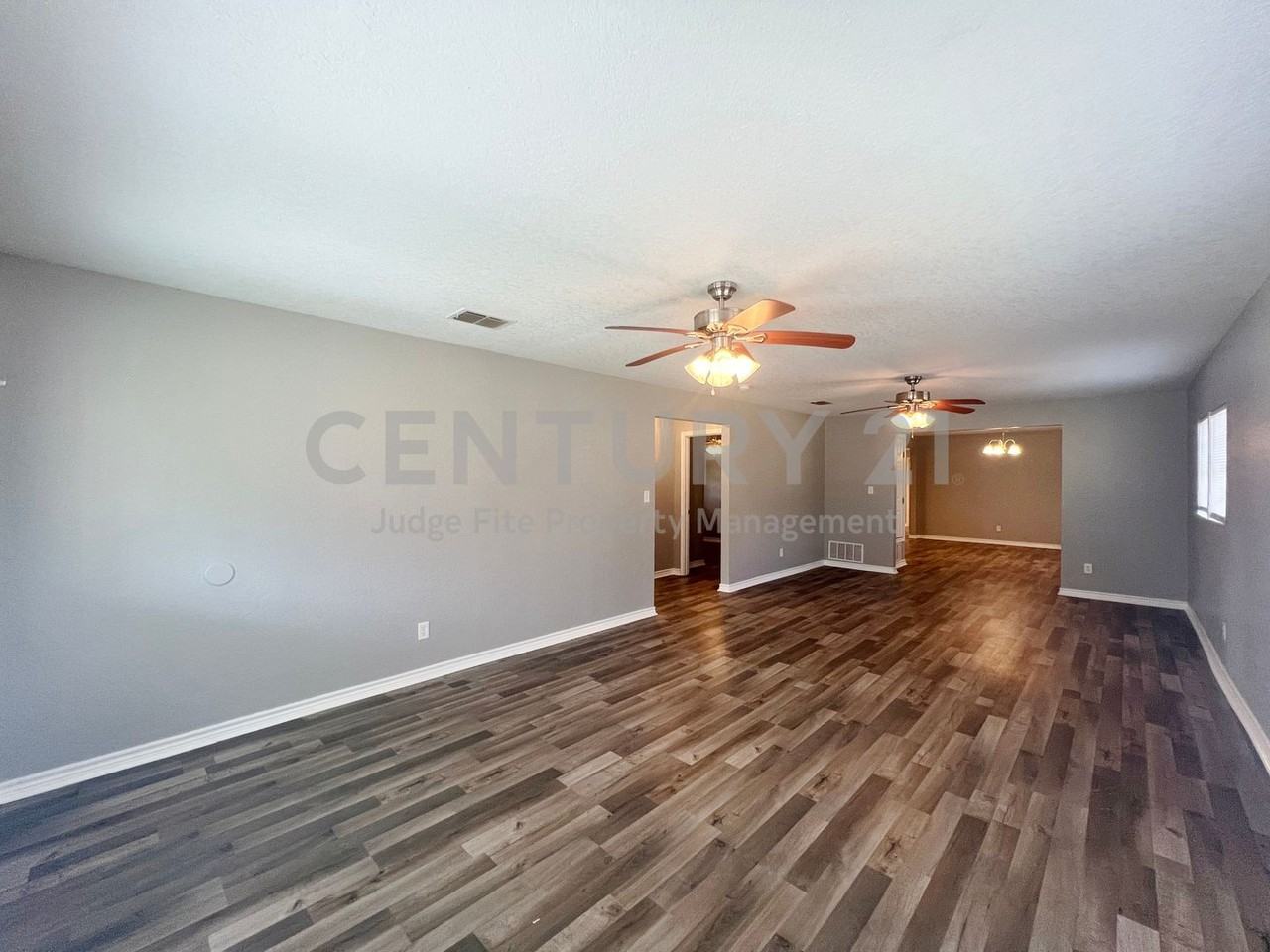 450 Everett St - Photo 4 of 21
