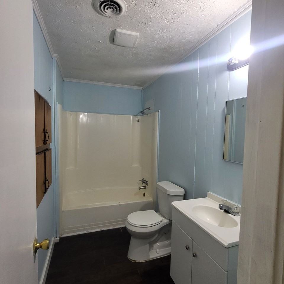 302 Larsen St - Photo 4 of 14