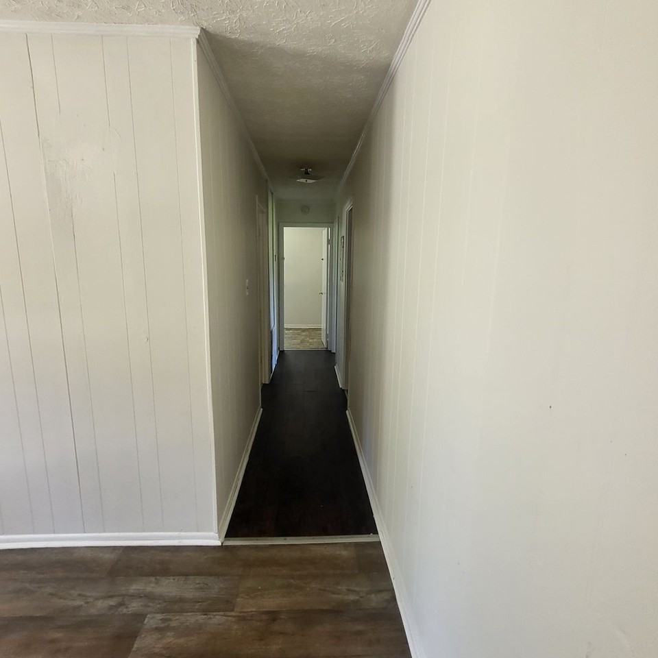 302 Larsen St - Photo 7 of 14