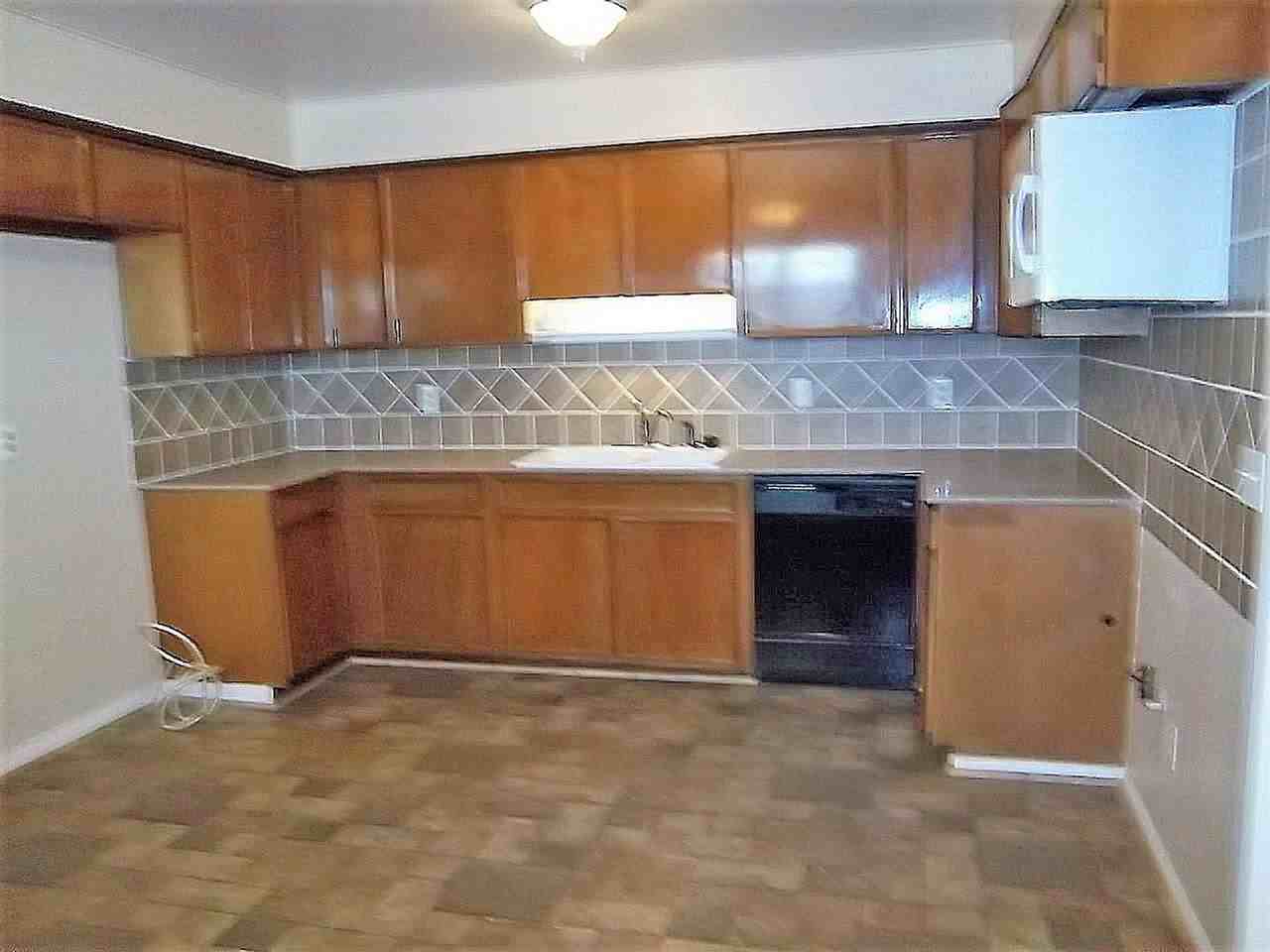 2606 Douglas Dr - Photo 3 of 7
