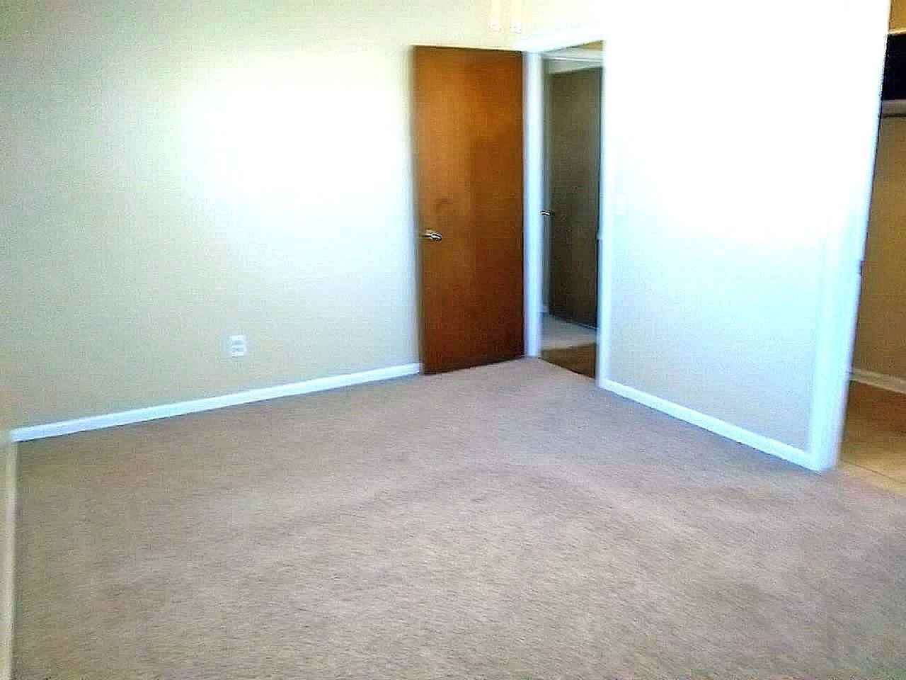 2606 Douglas Dr - Photo 4 of 7