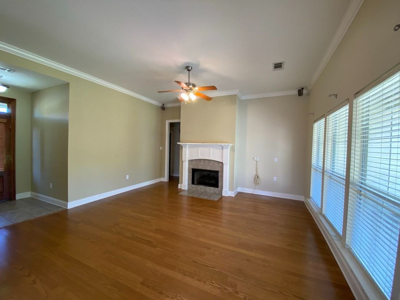 413 Lake Worth Dr - Photo 2 of 21