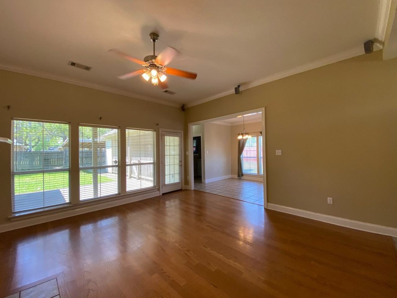413 Lake Worth Dr - Photo 4 of 21