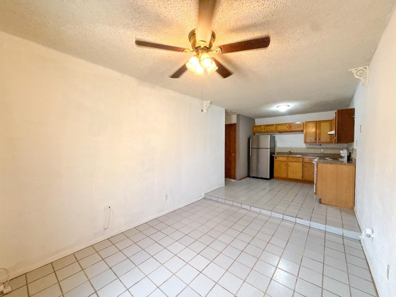 106 Florida St - Photo 2 of 10
