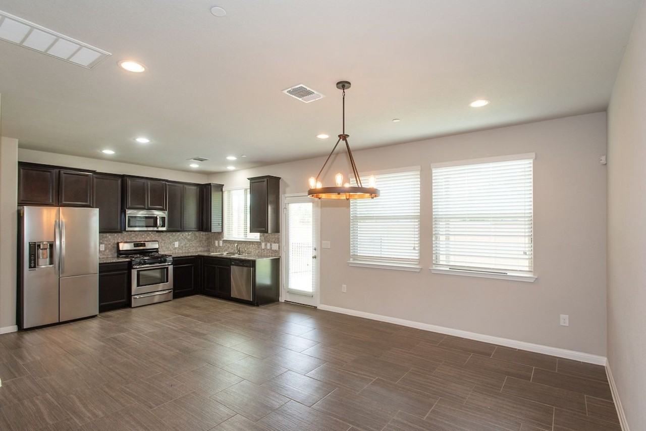 1001 Zodiac Ln - Photo 3 of 24
