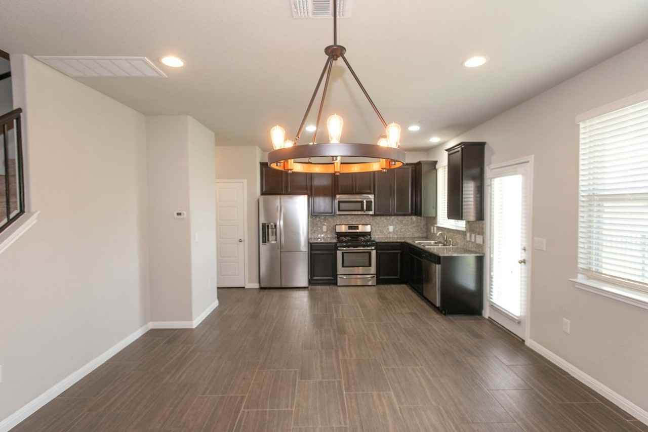 1001 Zodiac Ln - Photo 4 of 24