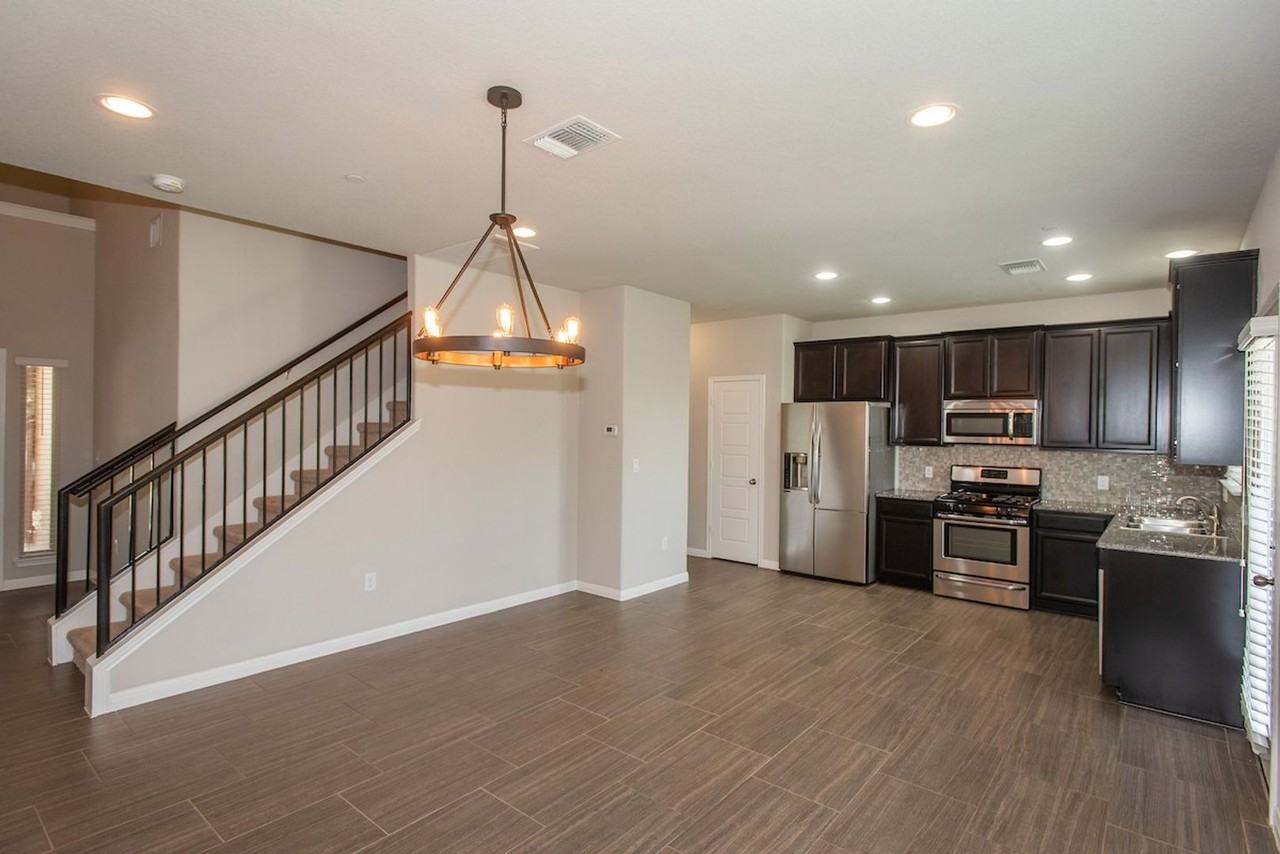 1001 Zodiac Ln - Photo 5 of 24