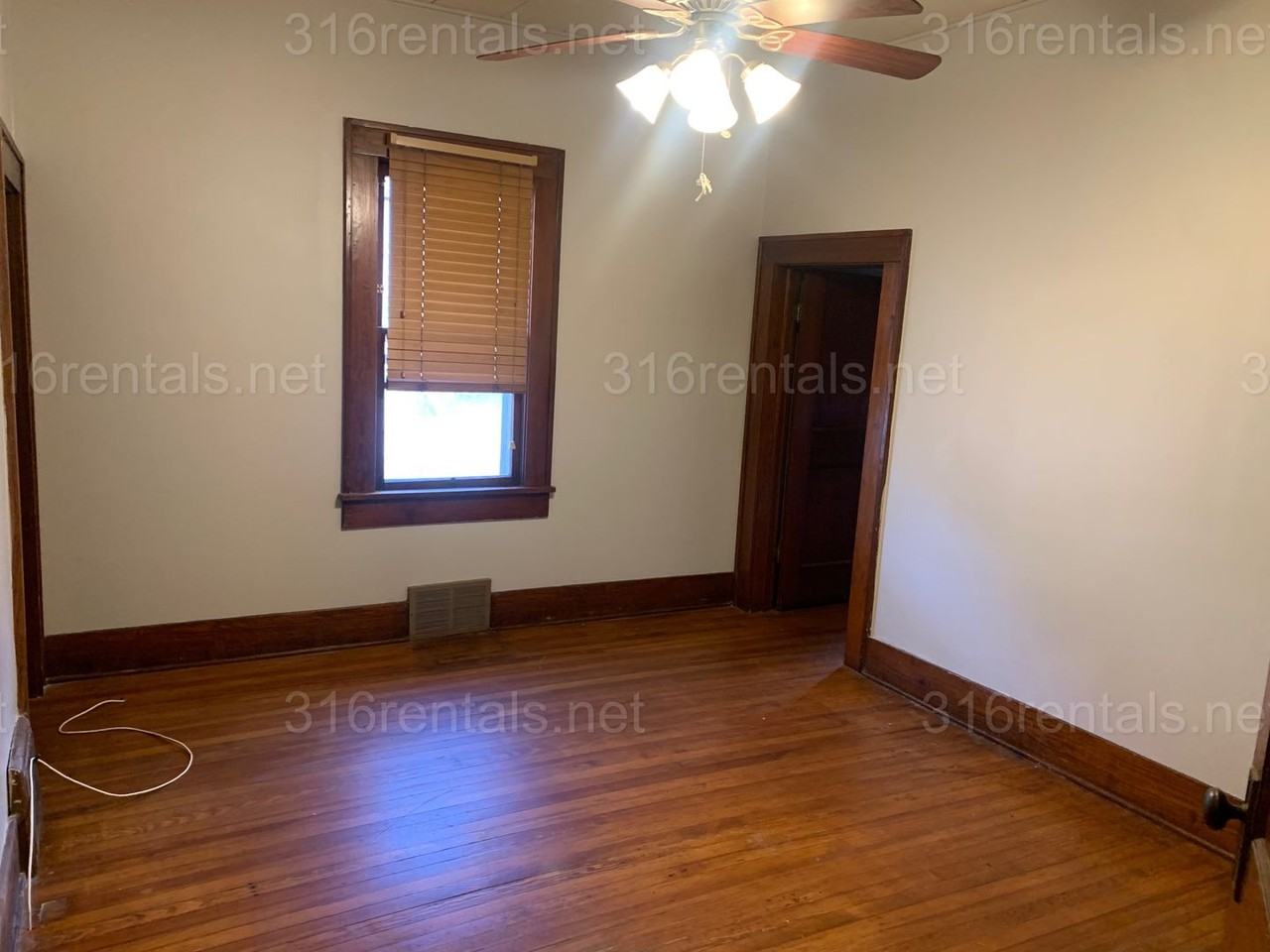 1230 S Fern St - Photo 4 of 9