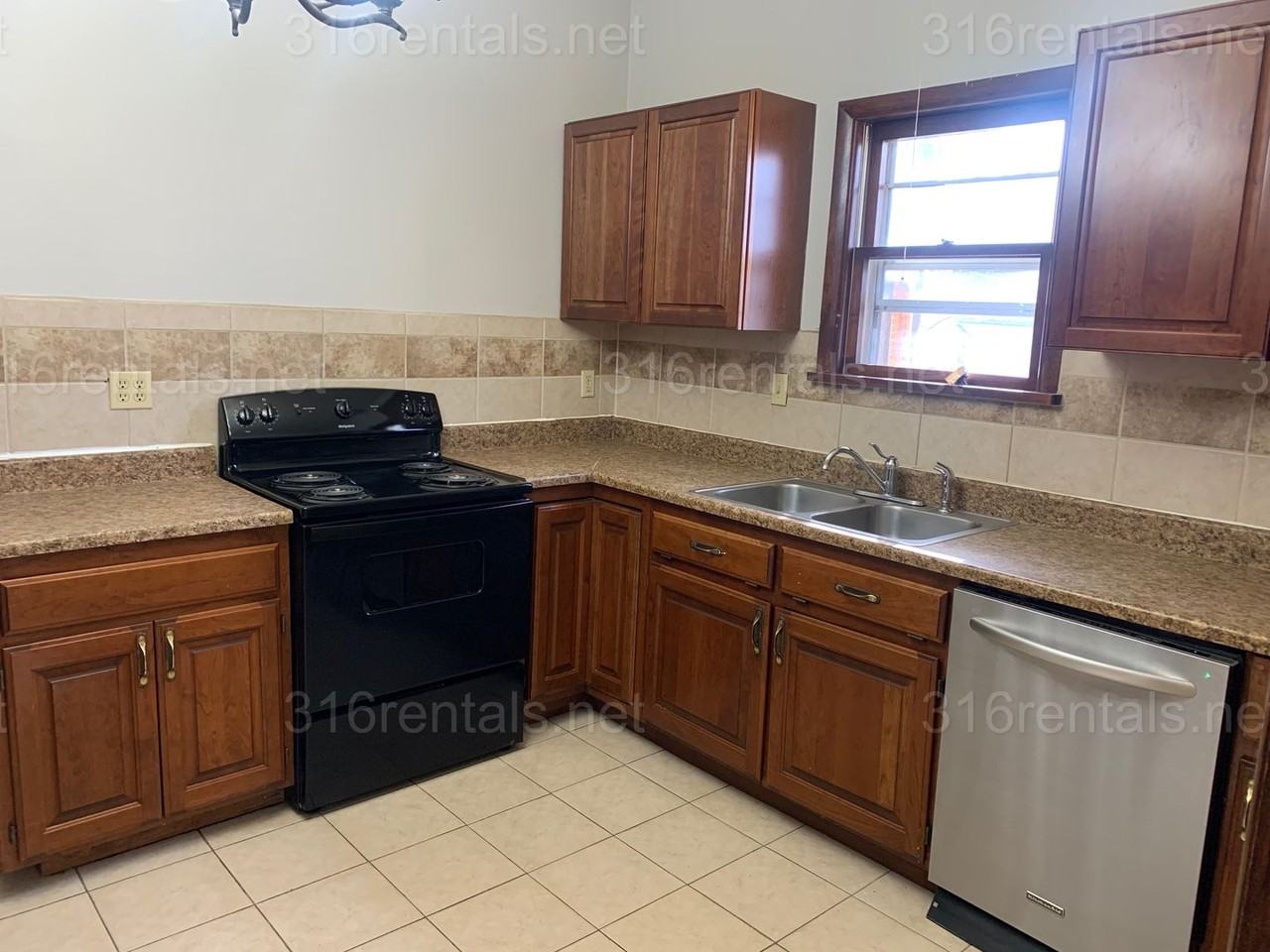 1230 S Fern St - Photo 7 of 9