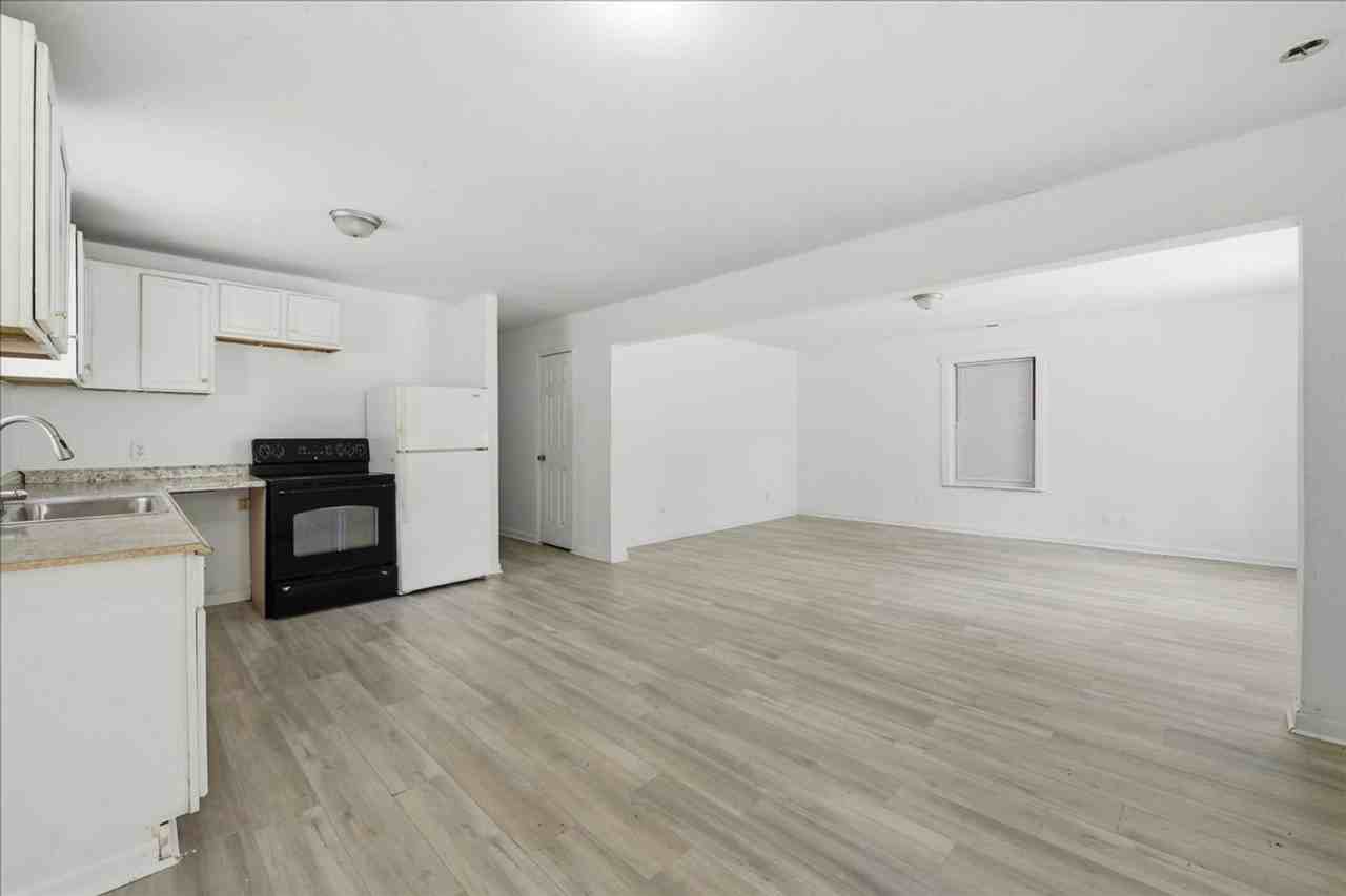 2828 N Gale St - Photo 3 of 13