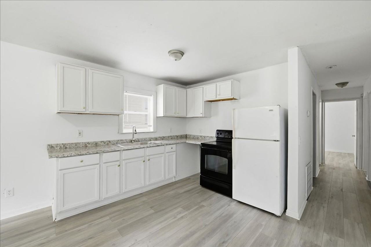 2828 N Gale St - Photo 5 of 13
