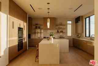 1511 Skylark Ln - Photo 5 of 8