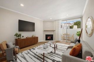 1109 20th St #10 - Photo 2 of 8