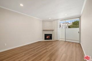 1109 20th St #10 - Photo 3 of 8