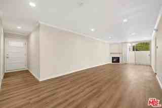 1109 20th St #10 - Photo 7 of 8