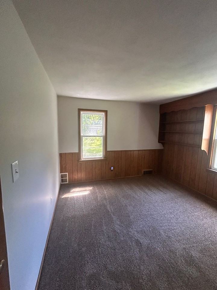 4609 Standish Dr - Photo 2 of 7